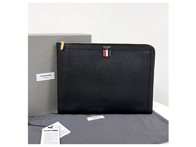 Thom Browne Clutch de Documentos em Pele Grão Pebble Preta - vista 2
