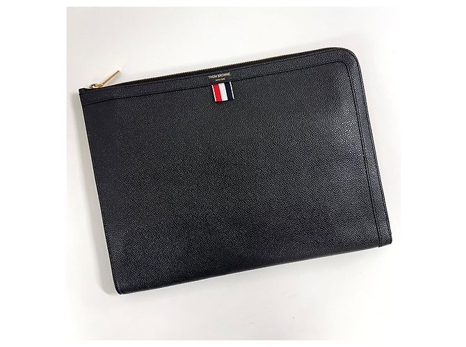 Thom Browne Clutch de Documentos em Pele Grão Pebble Preta - vista 3
