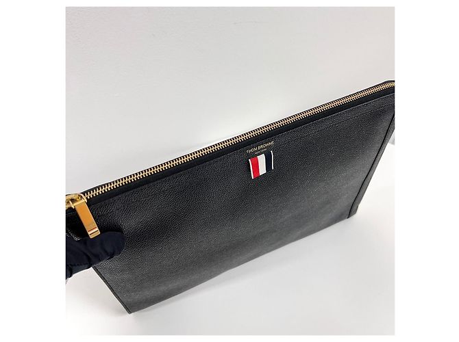 Thom Browne Clutch de Documentos em Pele Grão Pebble Preta - vista 6