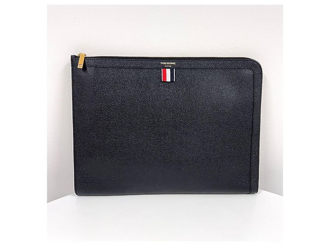 Thom Browne Clutch de Documentos em Pele Grão Pebble Preta - vista 7