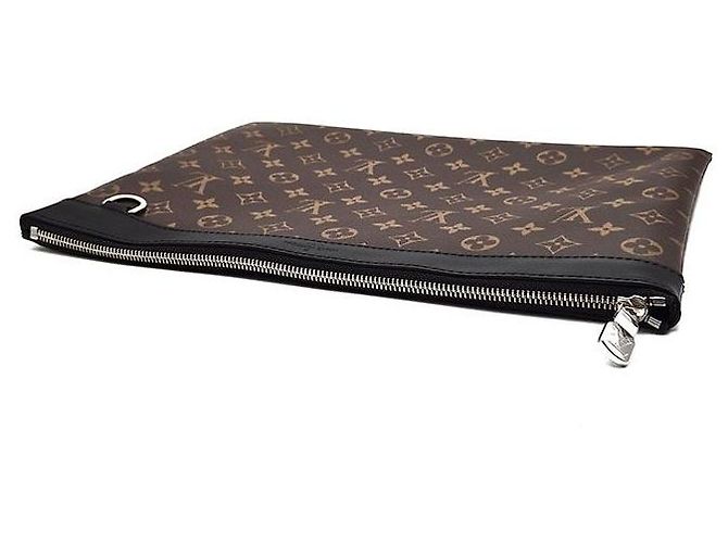 Louis Vuitton Monogram Discovery Pochette Clutch GM - vista 4
