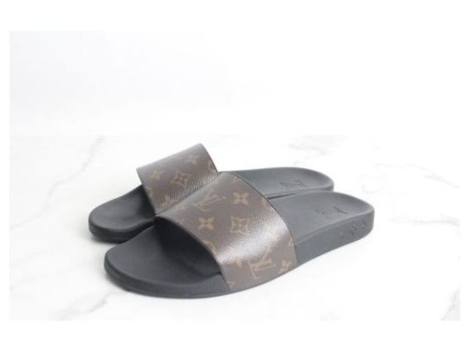 Louis Vuitton Mules Waterfront Monogram in gomma - vista 4