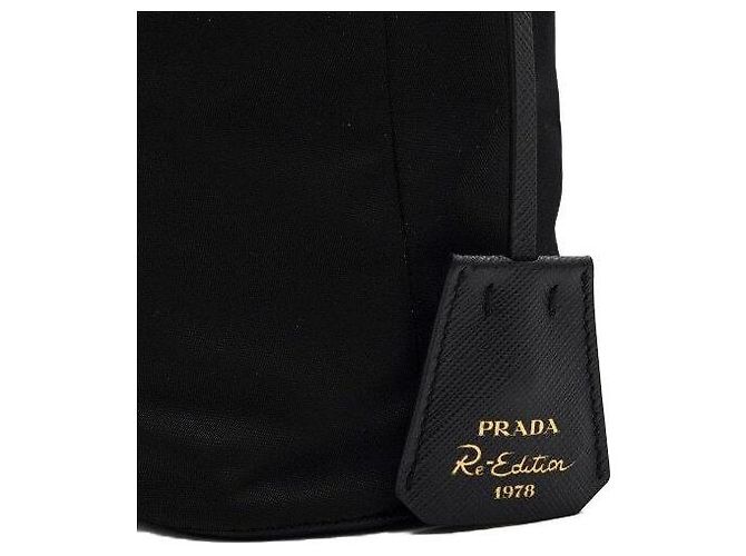 Prada Mini borsa tote a secchiello con logo triangolare - vista 9