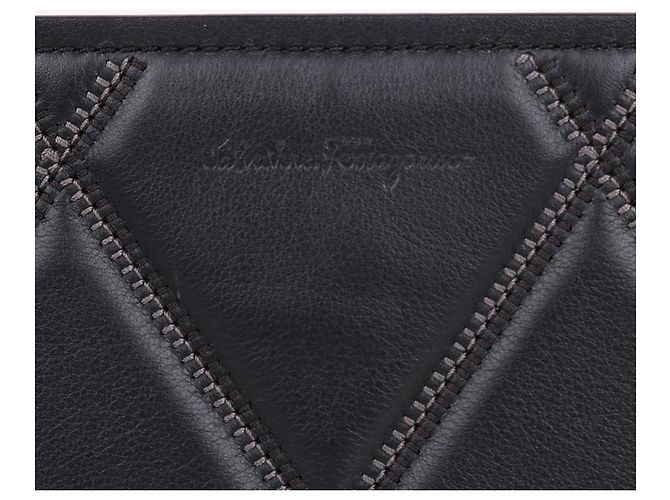 Salvatore Ferragamo Clutch matelassé nera con tracolla Medium - vista 2