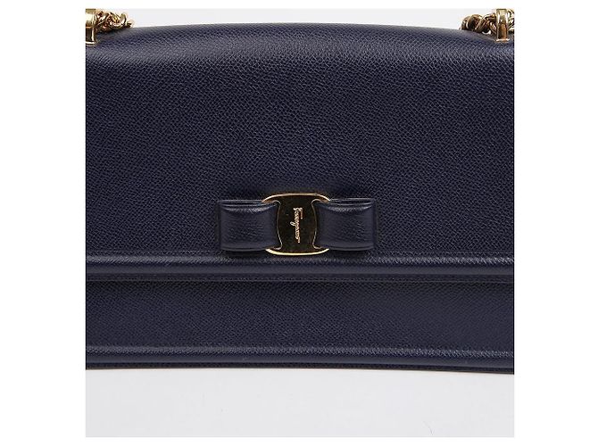 Salvatore Ferragamo Borsa a tracolla con catena Medium - vista 3