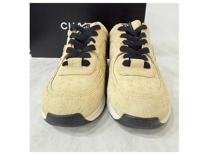 Chanel Sneakers in camoscio beige con logo CC - vista 4