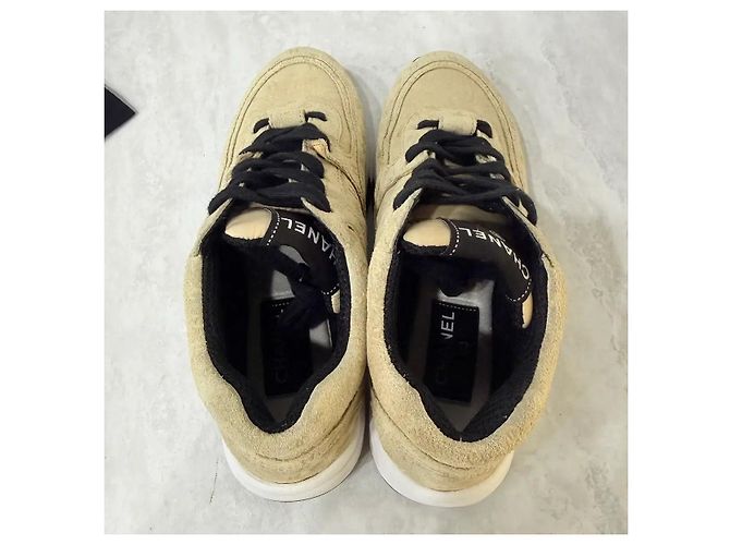 Chanel Sneakers in camoscio beige con logo CC - vista 5