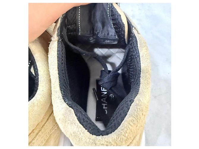 Chanel Sneakers in camoscio beige con logo CC - vista 7
