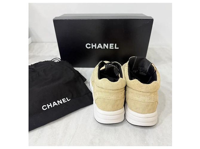 Chanel Sneakers in camoscio beige con logo CC - vista 8