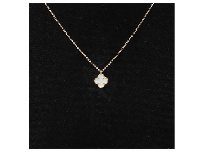 Van Cleef & Arpels Collana con pendente Alhambra Oro Giallo Madreperla - vista 3