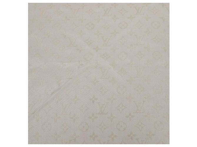 Louis Vuitton Chal Monogram Shine White - vista 4