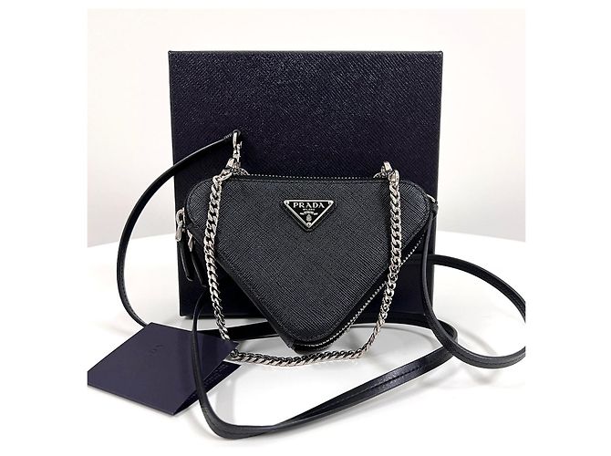 Prada Mini borsa a tracolla con catena Triangle in Saffiano Nero - vista 3
