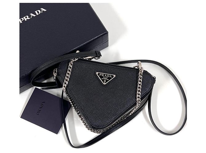 Prada Mini borsa a tracolla con catena Triangle in Saffiano Nero - vista 4