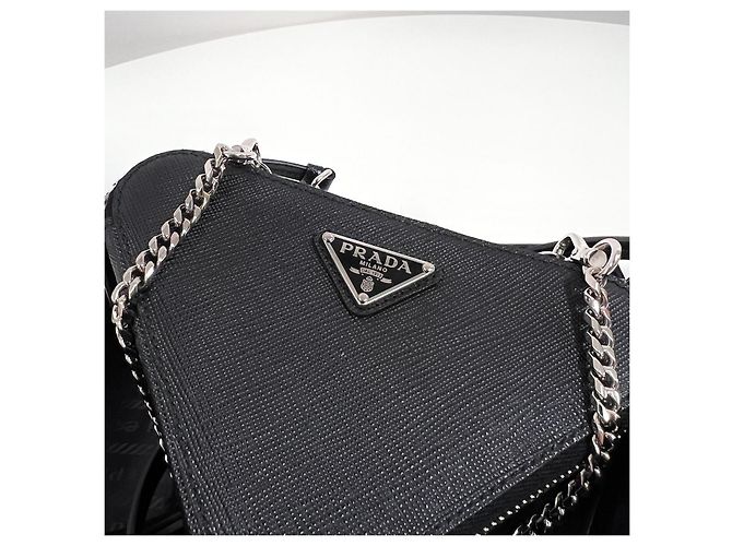 Prada Mini borsa a tracolla con catena Triangle in Saffiano Nero - vista 5