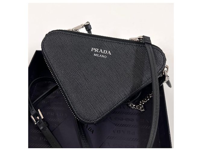 Prada Mini borsa a tracolla con catena Triangle in Saffiano Nero - vista 6