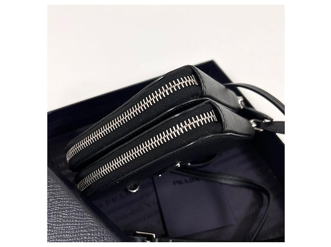 Prada Mini borsa a tracolla con catena Triangle in Saffiano Nero - vista 9