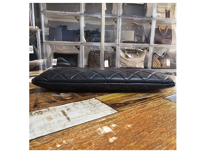 Clutch Chanel Caviar Nera in Pelle Oro - vista 5