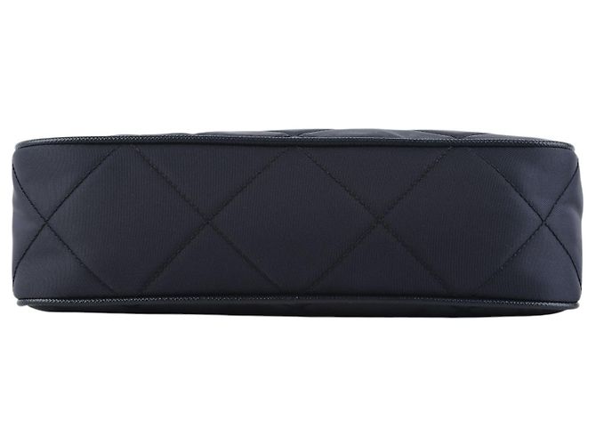 Prada Mini Bolsa Hobo Re-Edition em nylon acolchoado - vista 6