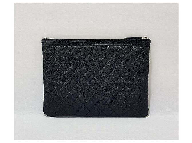 Chanel Boy Clutch Caviar New Medium Black Silver - vista 4