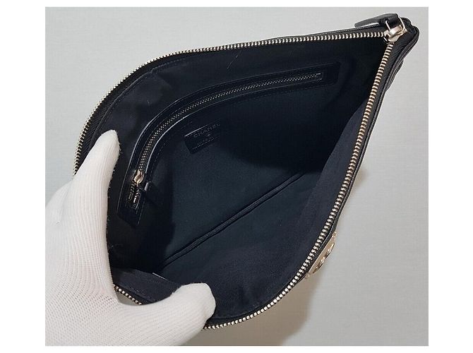 Chanel Boy Clutch Caviar New Medium Black Silver - vista 8