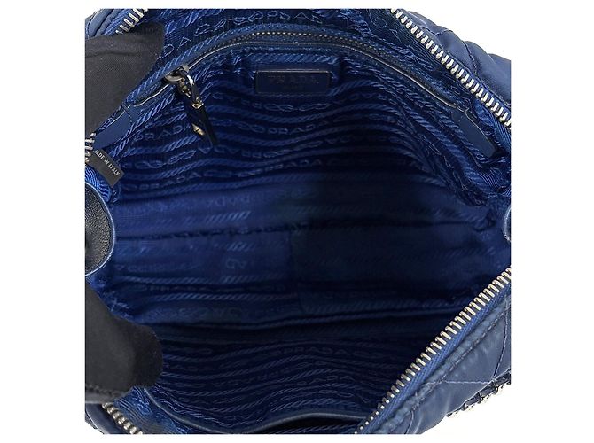 Prada Borsa a tracolla trapuntata in nylon con logo triangolare Navy - vista 12