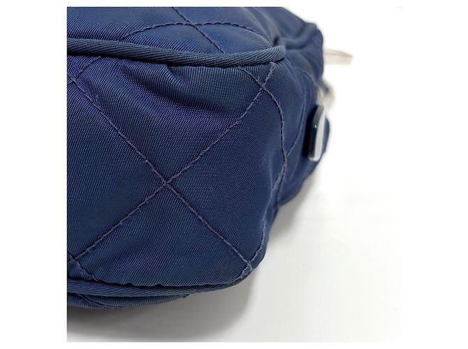 Prada Borsa a tracolla trapuntata in nylon con logo triangolare Navy - vista 9