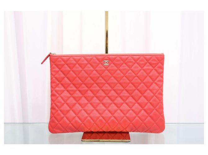 Chanel Clutch Pouch Large Classica in Caviar con Logo CC - vista 2