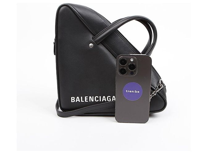 Balenciaga Borsa a tracolla Triangle Duffle in pelle Nero - vista 10