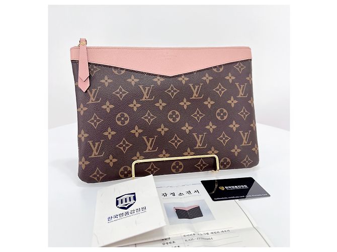 Louis Vuitton Clutch Daily Monogram - vista 3