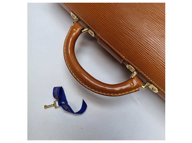 Louis Vuitton Pfermore Doctor Bag Document Holder Camel (Premium, Unisex Briefcase) - vista 15