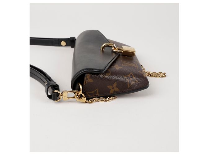 Louis Vuitton Borsa crossbody nera con lucchetto sulla tracolla - vista 5