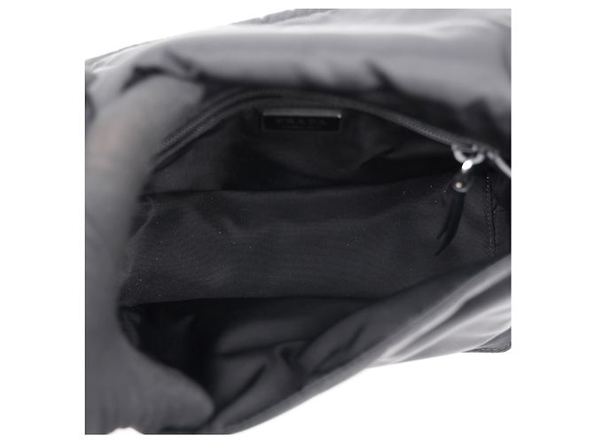 Prada Borsa a tracolla imbottita in nylon nera - vista 13