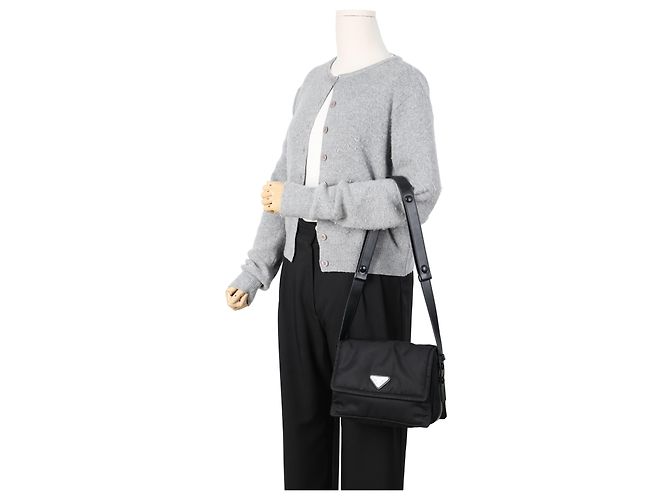 Prada Borsa a tracolla imbottita in nylon nera - vista 15