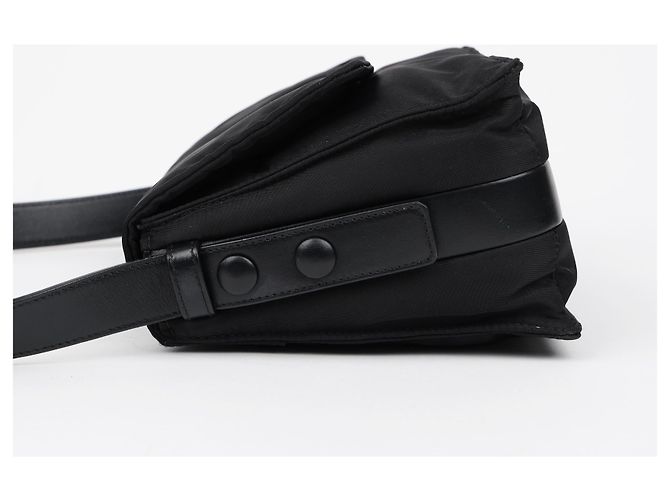 Prada Borsa a tracolla imbottita in nylon nera - vista 5