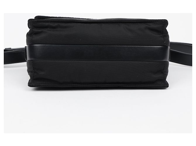 Prada Borsa a tracolla imbottita in nylon nera - vista 6