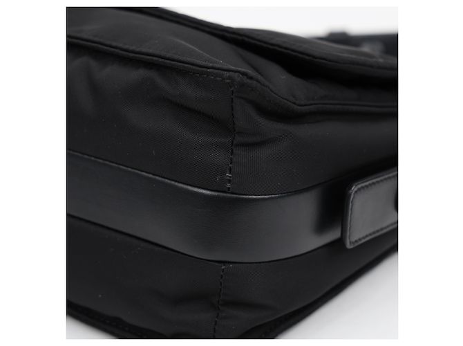 Prada Borsa a tracolla imbottita in nylon nera - vista 8