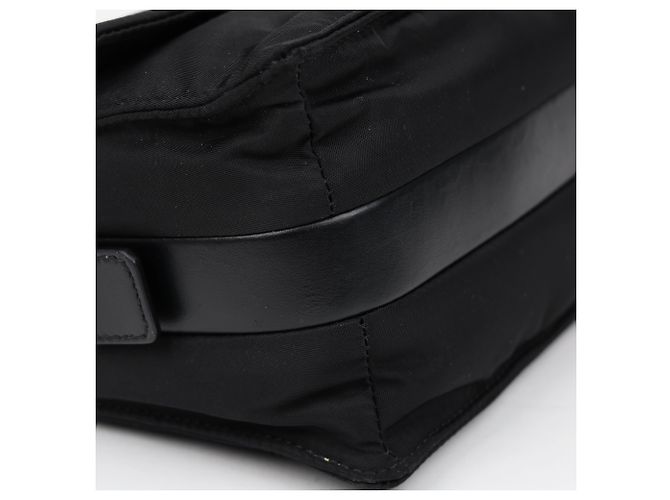 Prada Borsa a tracolla imbottita in nylon nera - vista 9