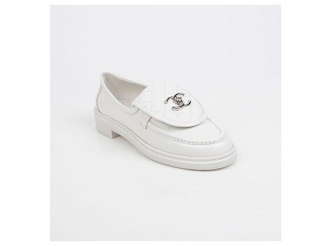 Chanel Mocassino Turnlock White - vista 2
