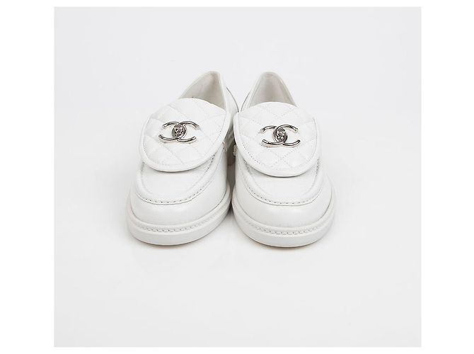 Chanel Mocassino Turnlock White - vista 3