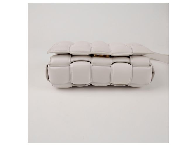 Bottega Veneta Bolsa crossbody acolchoada com fivela dourada - vista 10