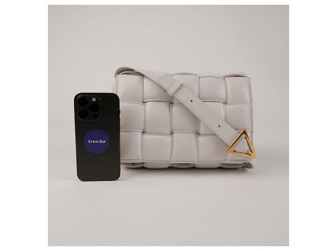 Bottega Veneta Bolsa crossbody acolchoada com fivela dourada - vista 13