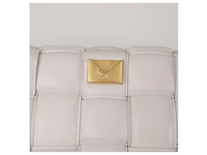 Bottega Veneta Bolsa crossbody acolchoada com fivela dourada - vista 15