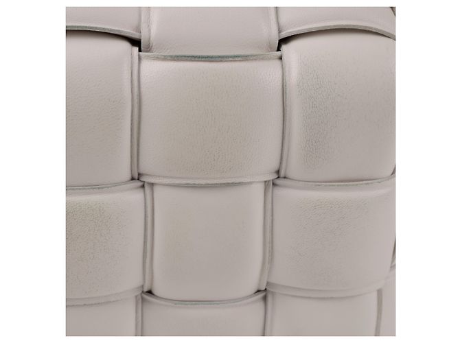 Bottega Veneta Bolsa crossbody acolchoada com fivela dourada - vista 4