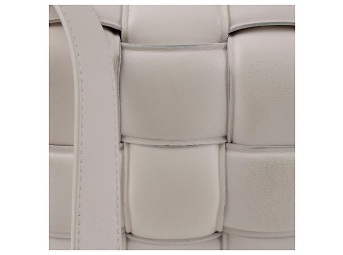 Bottega Veneta Bolsa crossbody acolchoada com fivela dourada - vista 5