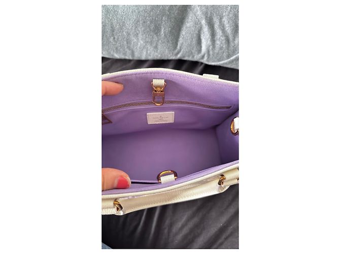 Louis Vuitton Sac Plat XS Monogram Empreinte Leather Handbag White - vista 8