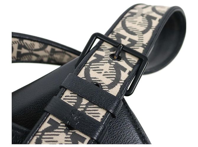 Salvatore Ferragamo Borsa a tracolla con patta Gancini nera - vista 8
