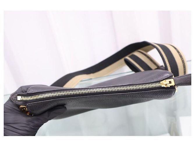 Prada Borsa a tracolla in pelle con logo triangolare dorato - vista 4