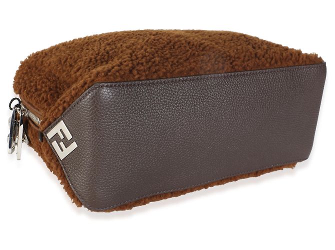 Borsa a spalla Liu Medium Fendi in shearling marrone - vista 6