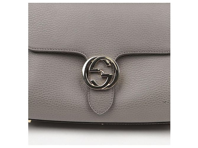 Gucci Bolsa de Ombro com Corrente e Alça de Mão em Couro Entrelaçado Cinza - vista 3