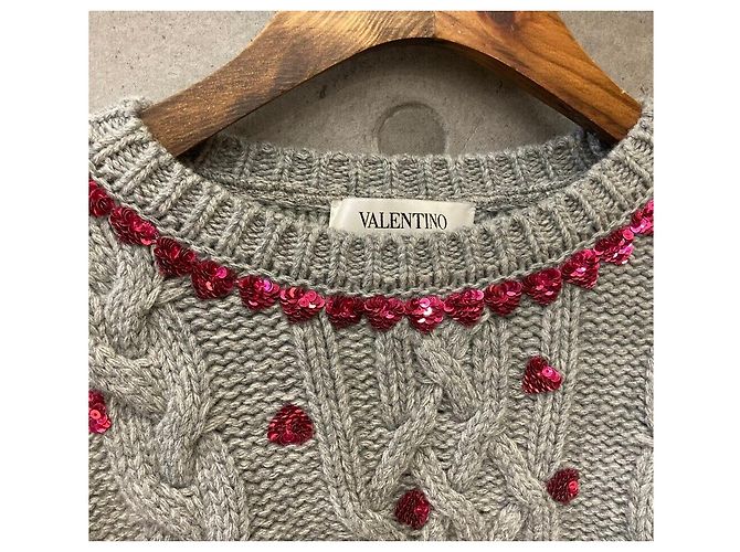 Valentino Grauer Wollpullover mit Zopfmuster und Paillettenherzen - Ansicht 5